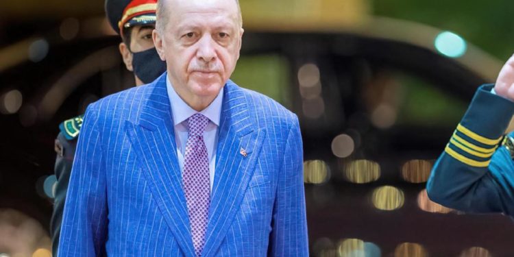 Svezia in Nato, Erdogan chiede di rimuovere ministro Difesa