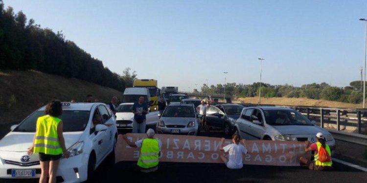 Roma, ambientalisti bloccano il Gra