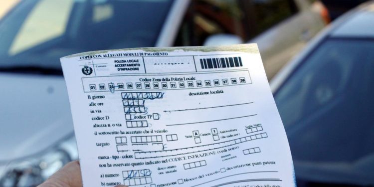 Cosa succede se perdi una targa? Puoi finire in tribunale (e vincere)