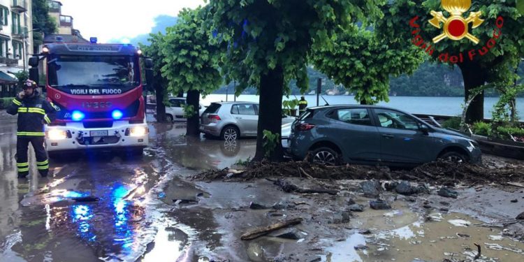 Maltempo in Lombardia, frane sul lago di Como e allagamenti – Video