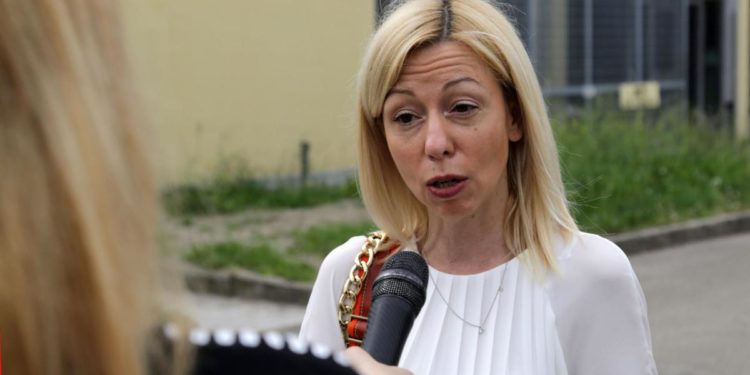 Modena, bimbo caduto da balcone. Babysitter confessa: “Ero in catalessi”