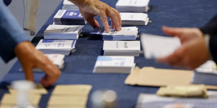 Elezioni Francia, battuta d’arresto per Macron e successo Mélenchon