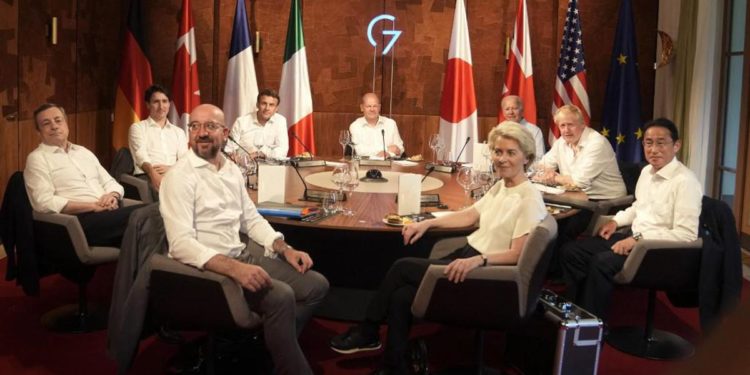 G7, Johnson e Trudeau ‘sfottono’ Putin