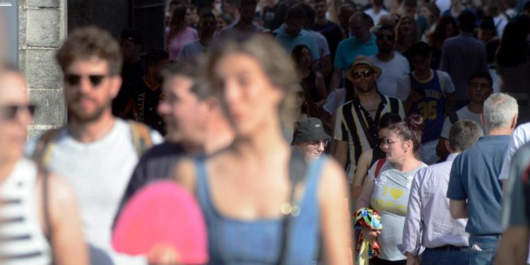 Covid, verso stop isolamento positivi: cosa pensano Bassetti, Galli e Pregliasco