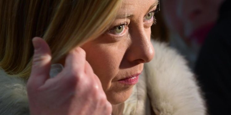 Letta vs Meloni, i due leader duellano sui social