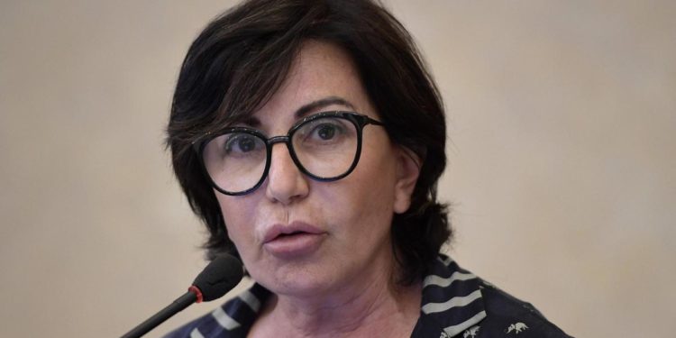 Omicron 5, Gismondo: “Più contagi non significa più malattia”