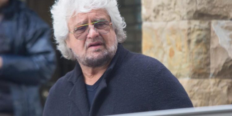 M5S, Grillo: “Restiamo al governo”