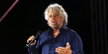 Rifiuti Roma, la soluzione di Grillo: “Combustione senza fiamma”