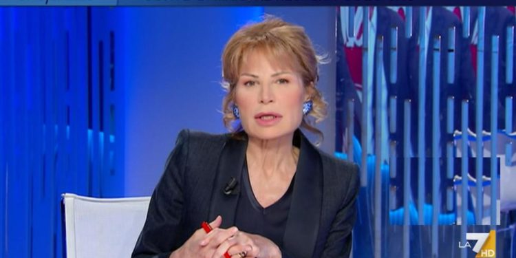 Lilli Gruber torna in tv dopo il covid: “Omicron 5 non è un’influenza”