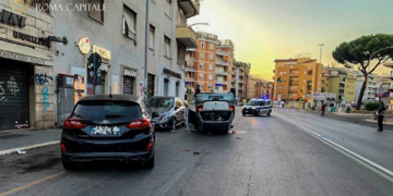 Un morto e 5 feriti in incidente a Roma: gravi una 15enne e un’altra donna