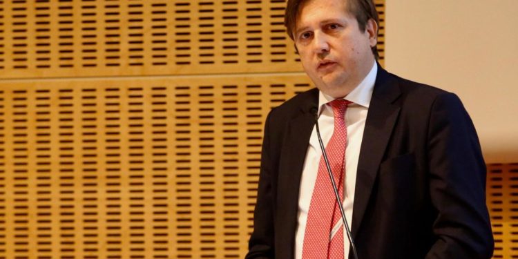 Mascherine, Sileri: “Addio obbligo dopo 15 giugno ma sempre utili”