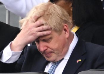 Gb, premier Johnson dovrà affrontare voto di sfiducia