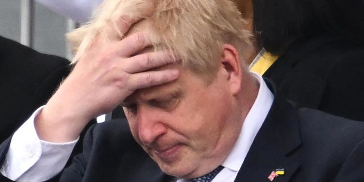 Gb, premier Johnson dovrà affrontare voto di sfiducia