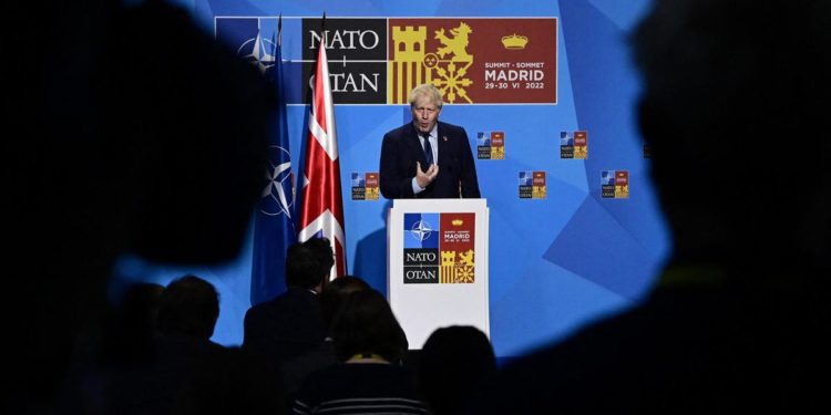 Ucraina, Johnson: “Vale sempre pena di pagare prezzo libertà”