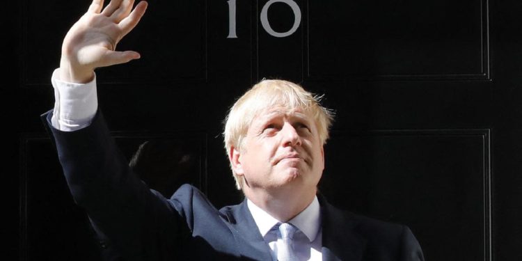 Johnson incontra suoi ministri: “Avanti con lavoro per il popolo britannico”