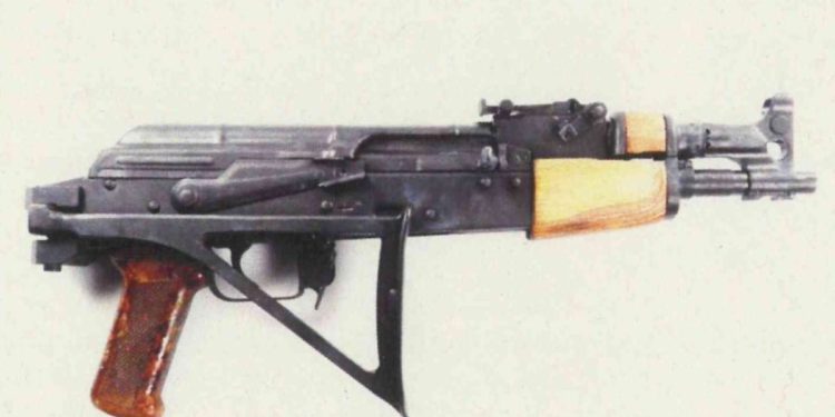 Sorpreso con kalashnikov e granate, condannato a 8 anni