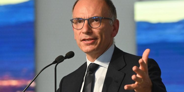 Prezzi benzina ed energia, Letta: “Governo monitori e sia pronto a intervenire”