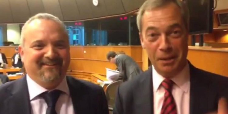 Braccio destro Grillo e Casaleggio padre passa a Fratelli d’Italia