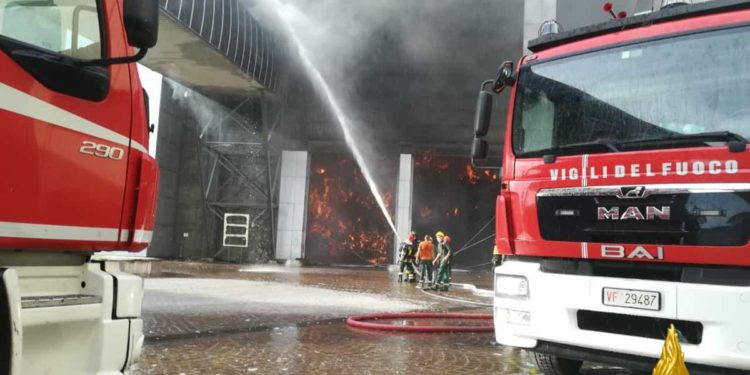 Roma, incendio Malagrotta sotto controllo