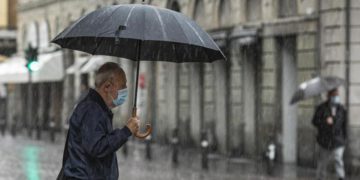 Meteo, continua il caldo ma al Nord è allerta temporali