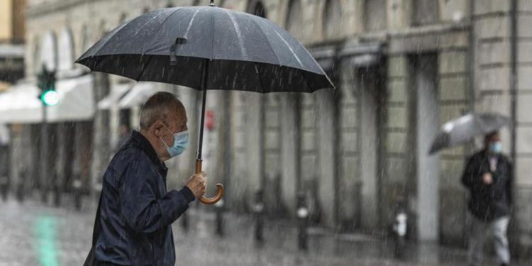 Meteo, continua il caldo ma al Nord è allerta temporali