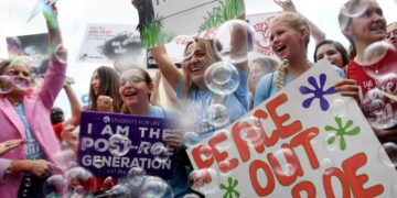 Sentenza aborto Usa, ora possibile divieto in 22 Stati