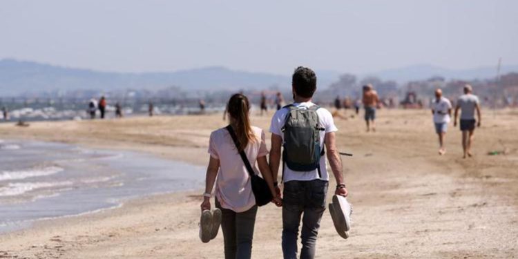 Vaiolo scimmie, “evitare rapporti sessuali promiscui in Paesi con tanti casi”