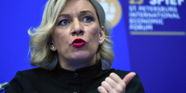 Gb-Russia, insulti Londra-Mosca: “Putin e Zakharova due pazzi”