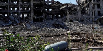 Mariupol, oltre 100 corpi trovati sotto macerie