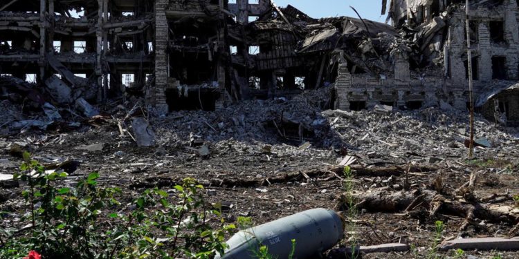 Mariupol, la denuncia: “Corpi buttati in discarica con macerie”