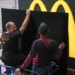 Russia, nuovi fast food al posto del McDonald’s: svelato logo