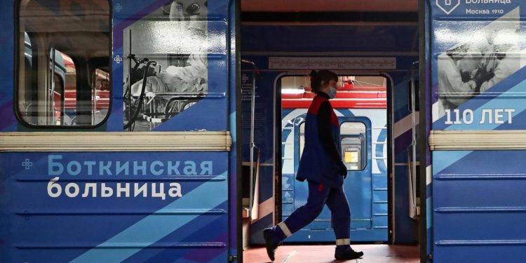 Russia tra crollo Pil e possibile default, cosa succederà