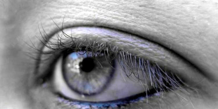 Occhi rossi e doloranti, ecco come combattere l’affaticamento oculare