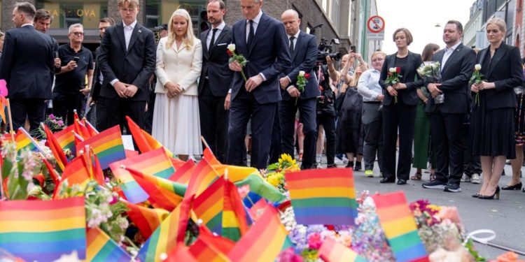 Sparatoria Oslo, oggi nella cattedrale la cerimonia per le vittime