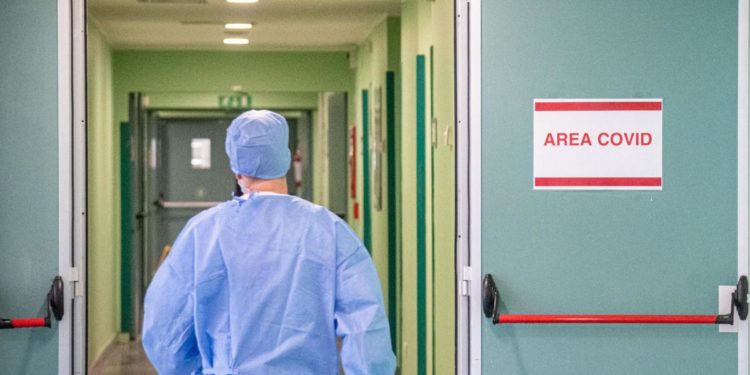 Covid, su contagi e ricoveri in Italia. Omicron 5 è come influenza?