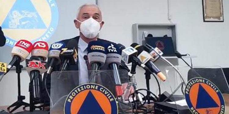 Omicron 5, Palù: “Può sfuggire anche a quarta dose”