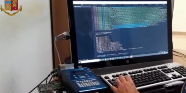 Telecamere hackerate, spiate vite di centinaia di cittadini
