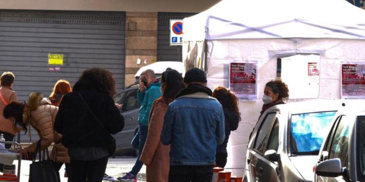 Covid oggi Lazio, 4.636 casi e 3 decessi. A Roma 2.822 nuovi positivi
