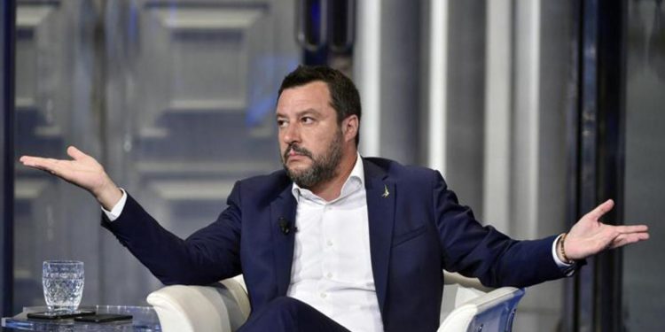 Salvini: “Governo? Se non taglia le tasse è complicato starci”