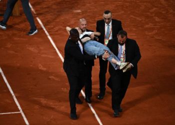 Roland Garros 2022, Ruud batte Cilic: semifinale con invasione