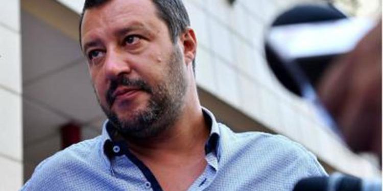 Petrolio russo, Salvini: “Se chiude Priolo operai a pranzo da Renzi, Letta o Di Maio?”