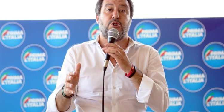 “Bruxelles attacca l’Italia”, Salvini riunisce la Lega