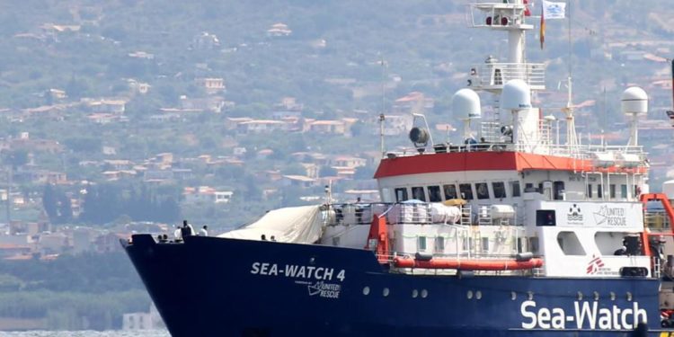 Migranti, sbarco Sea Watch oggi a Porto Empedocle con 299 persone