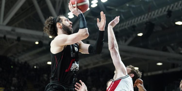 Virtus Bologna vince gara 5, Olimpia Milano avanti 3-2