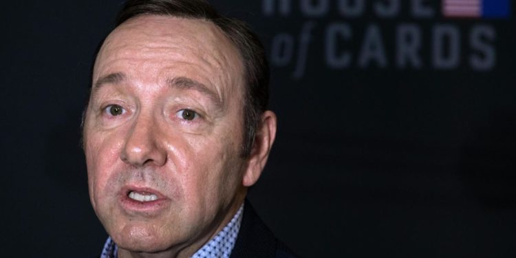 Kevin Spacey processato a piede libero in Gb per violenza sessuale