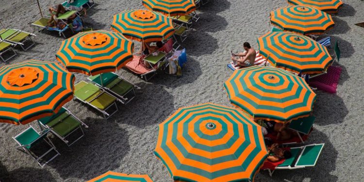Caro spiagge, quando casa al mare costa meno del lettino