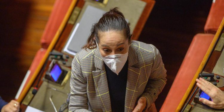 M5S, Taverna in lacrime per errore staff su Facebook: “Sono disperata”