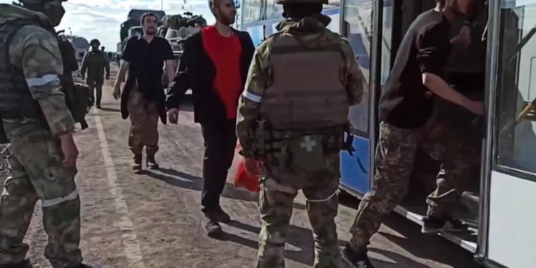 Ucraina, “più di mille prigionieri portati in Russia da Mariupol”