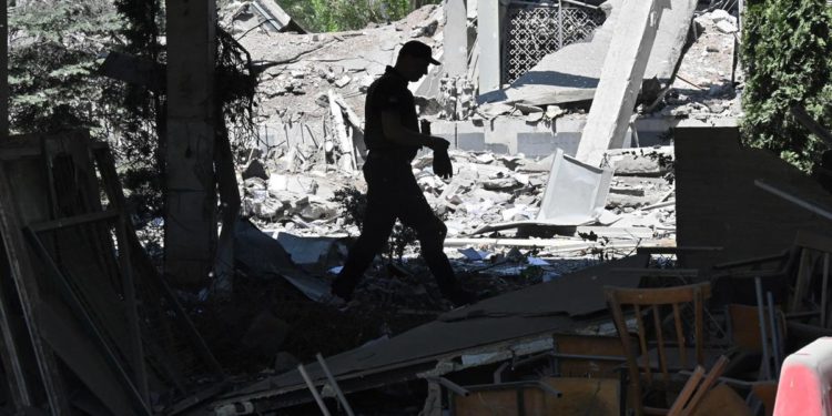 Ucraina, oggi corridoio umanitario per i civili dentro l’Azot