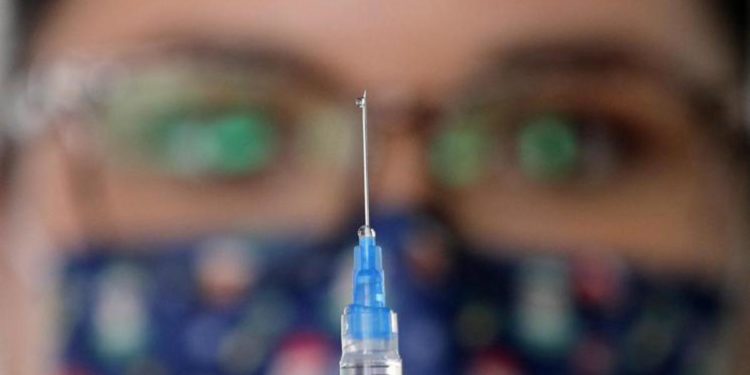 Covid e vaccino, Speranza: “Fragili facciano secondo booster”